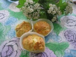 Muffins mit Oliven und Feta